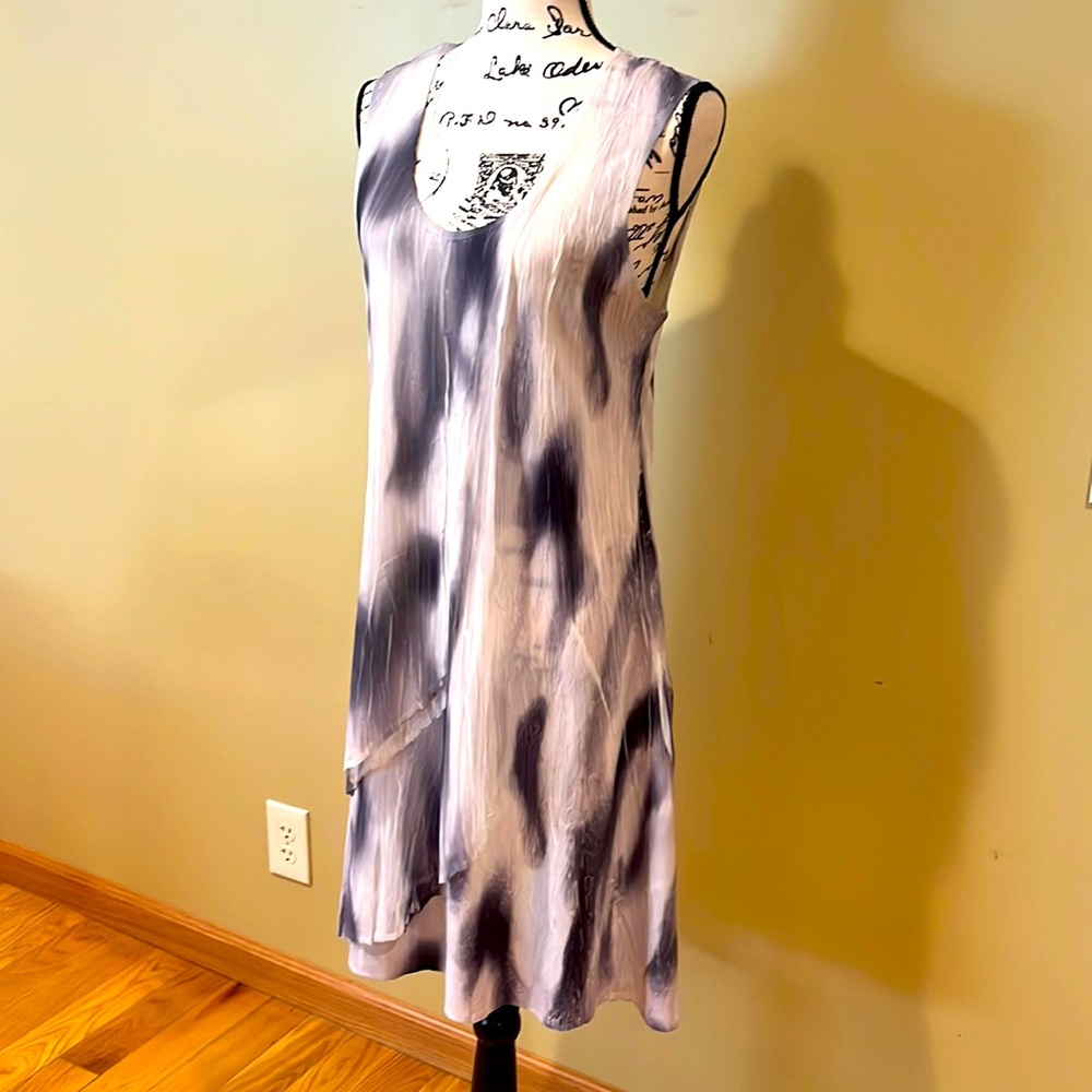 Komarov white to grey to black striped crinkle tiered midi stress Large